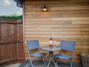 Outdoor dining - 1 bedroom accommodation in Aboyne (Aboyne)