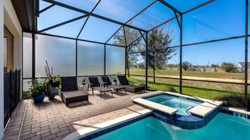 Een verwarmd zwembad