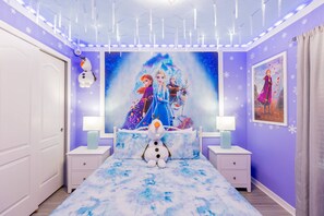 5 bedrooms, desk, iron/ironing board, travel crib