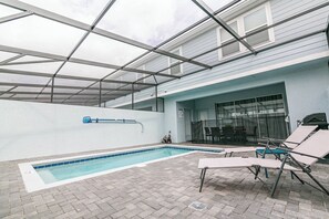 A heated pool - Spacious Home w/ Private Pool & GameRoom in Resort (Davenport)