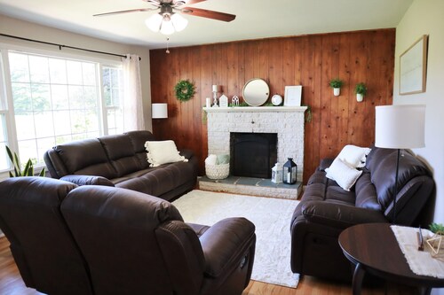 Cozy Family Sized Cottage in the Country! 15 minutes to Lancaster City!!