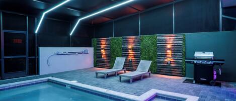 Utendørsbasseng og et oppvarmet basseng