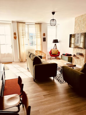 TV, table football - Maison Malo Leone (Mauléon)