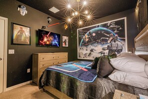 5 bedrooms, iron/ironing board, WiFi, bed sheets