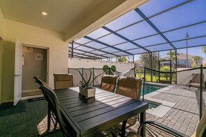 Outdoor dining - Themed Home with Pool & Game Room in Resort 274511 (Davenport)
