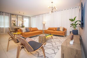 TV, videogames, escritórios