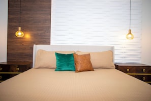 6 bedrooms, iron/ironing board, WiFi, bed sheets