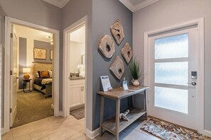 4 Schlafzimmer, Bügeleisen/Bügelbrett, Reisekinderbett, WLAN