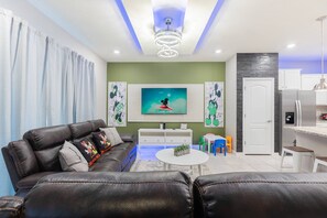 Smart TV, foosball - Themed Home with Pool & Game Room in Resort (Davenport)