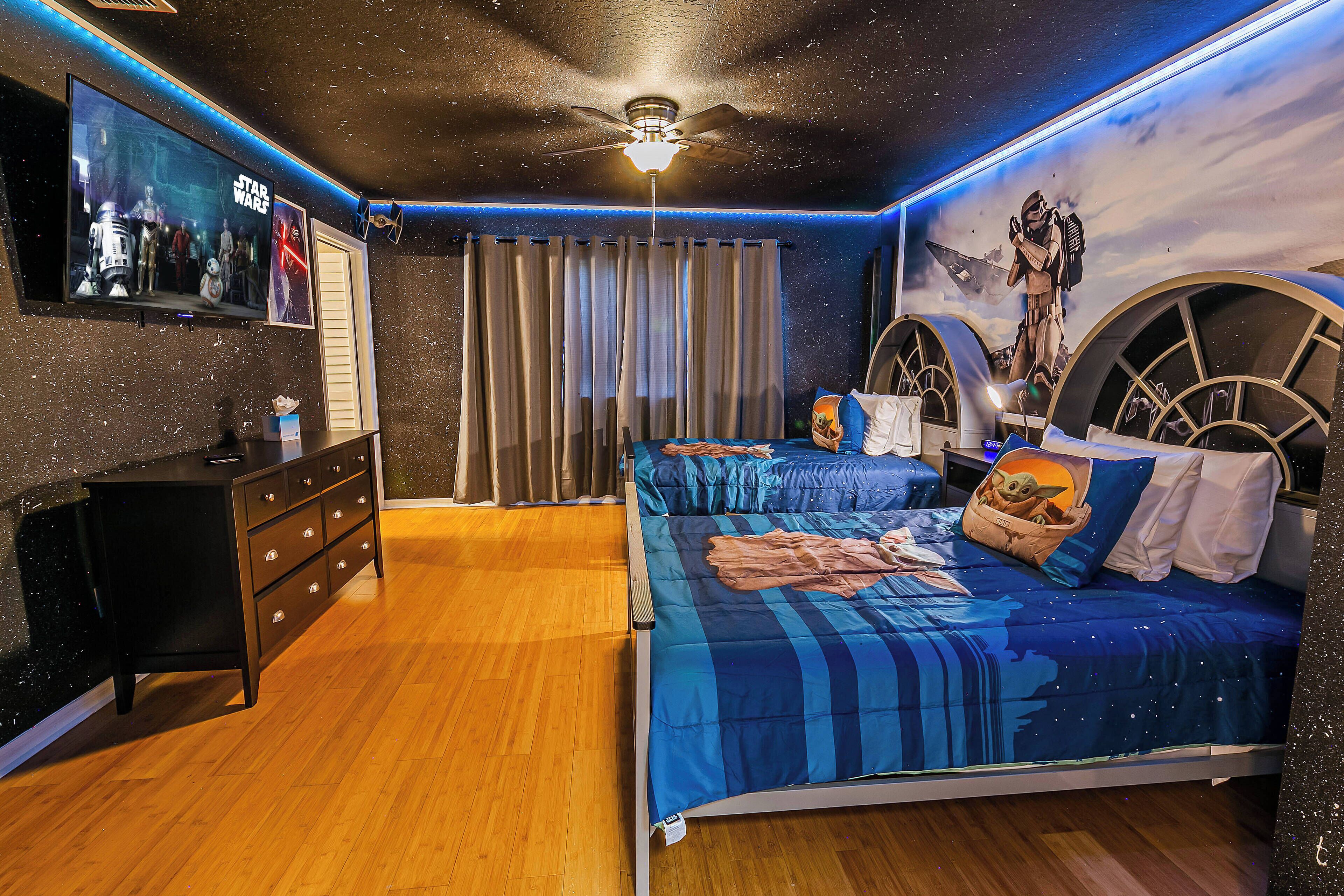 5 bedrooms, iron/ironing board, WiFi, bed sheets
