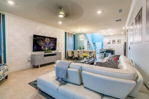 Smart TV - Themed Home with Private Pool & SPA - Game Room in Resort (Davenport)