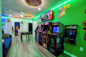 Game room - Themed Home with Private Pool & Game Room Near Disney (Davenport)