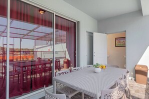 Outdoor dining - Thematic House with Private Pool/Game Room/Clubhouse 274641 (Davenport)