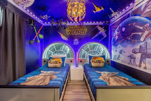 5 bedrooms, iron/ironing board, WiFi, bed sheets