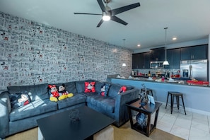 TV, video games - Thematic House w/ Pool in Resort w/ Clubhouse (Kissimmee)