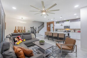 Fernseher, Tischfußball, Arbeitsbereiche