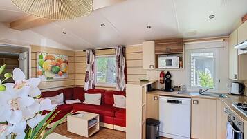 Refrigerador, microondas, horno, placa de cocina