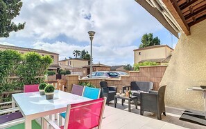 Outdoor dining - A little corner of paradise in a residence with pool (Vias)