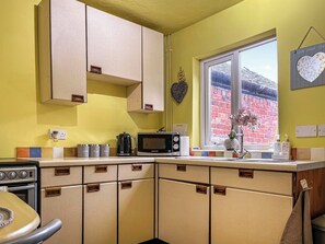 Cookware/dishes/utensils