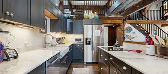 Historic charmer with open interior, & large patio - dog-friendly