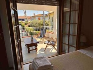 2 sovrum, skrivbord, strykjärn/strykbräda och wi-fi