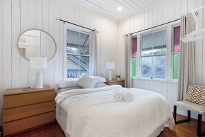 6 bedrooms, iron/ironing board, free WiFi, bed sheets