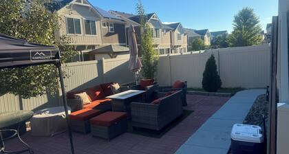Walkout basement and easy access to I-70 and DIA
