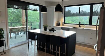 The JOFORD, Condo, 5 minutes from skiing, Sépaq with extras (bikes, paddles +)