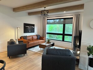 Smart TV, fireplace - The JOFORD, Condo, 5 minutes from skiing, Sépaq with extras (bikes, paddles +) (Orford)