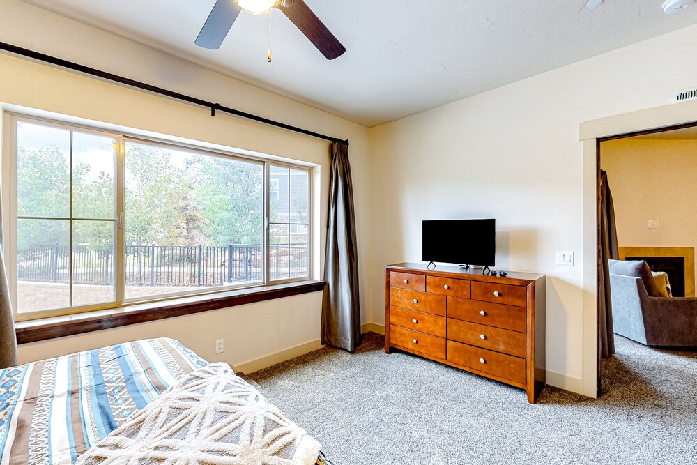 Curated visual reference: Picture Idea: Light Filled Condo Near Canyons Village With Mountain View Pool