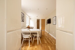 Dining - 2 Bed Apartment in Battersea (London)