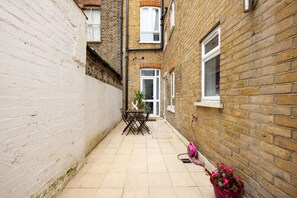 Outdoor dining - 2 Bed Apartment in Battersea (London)