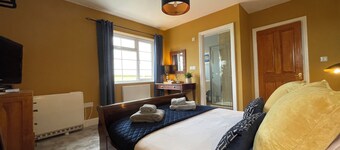 Rame View - Double Bedroom with En-suite