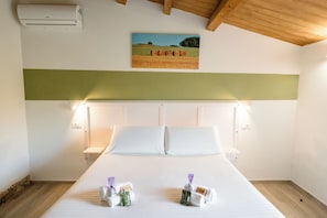 Standard Triple Room, Garden View | Individually furnished, desk, soundproofing, free WiFi - Villa Podere 109 - BioWine (Grosseto)