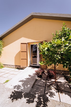 Superior Villa, 6 Bedrooms, Hot Tub, Vineyard View | Living area | 30-inch flat-screen TV with satellite channels - Villa Podere 109 - BioWine (Grosseto)