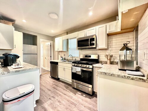 3BR Executive Stay – 15 Minutes to ATL Airport! Fast Wi-Fi & Free Parking