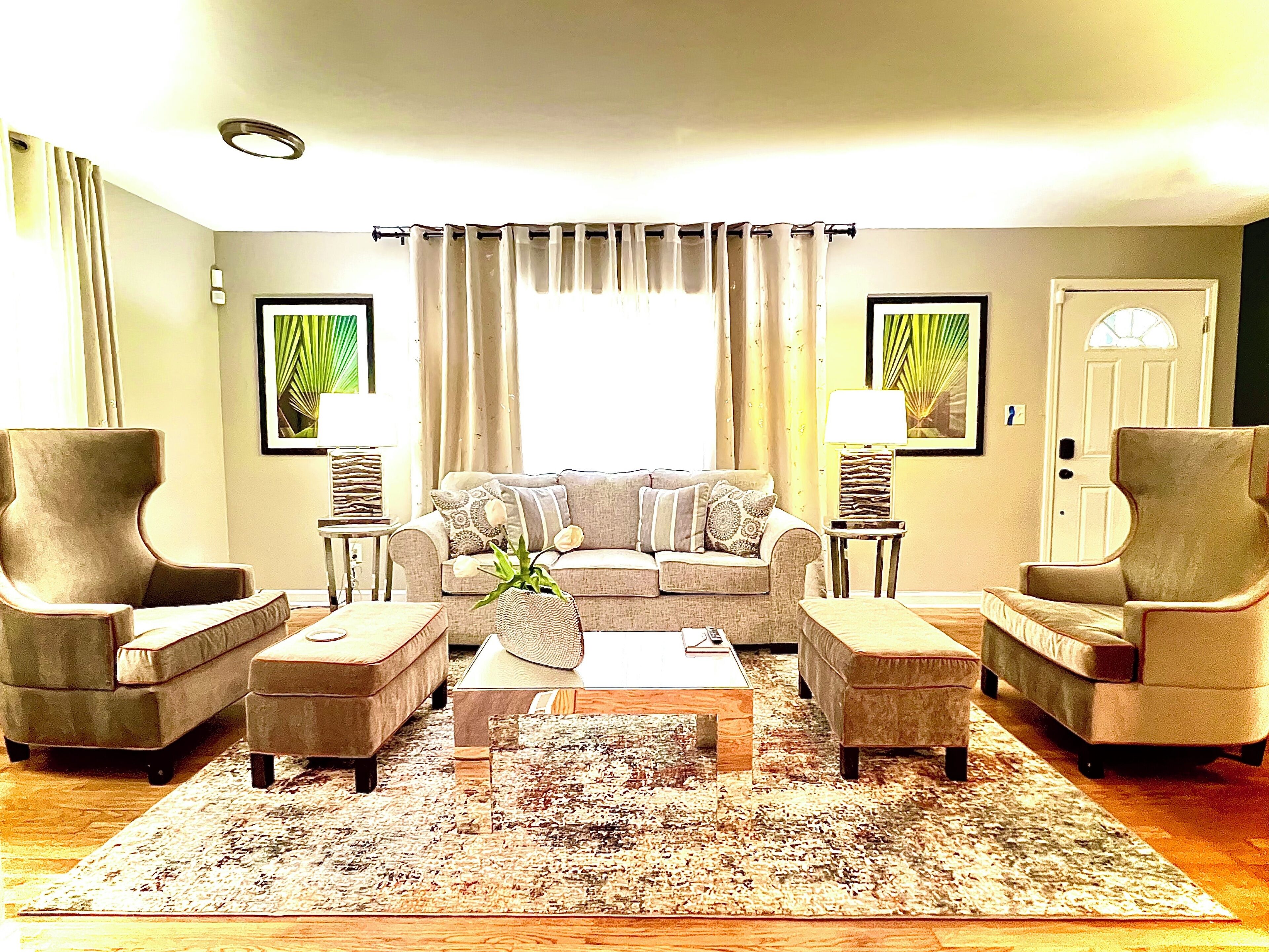 Gorgeous Home, 15 Minutes to Mercedes Benz, Six Flags, and Downtown!