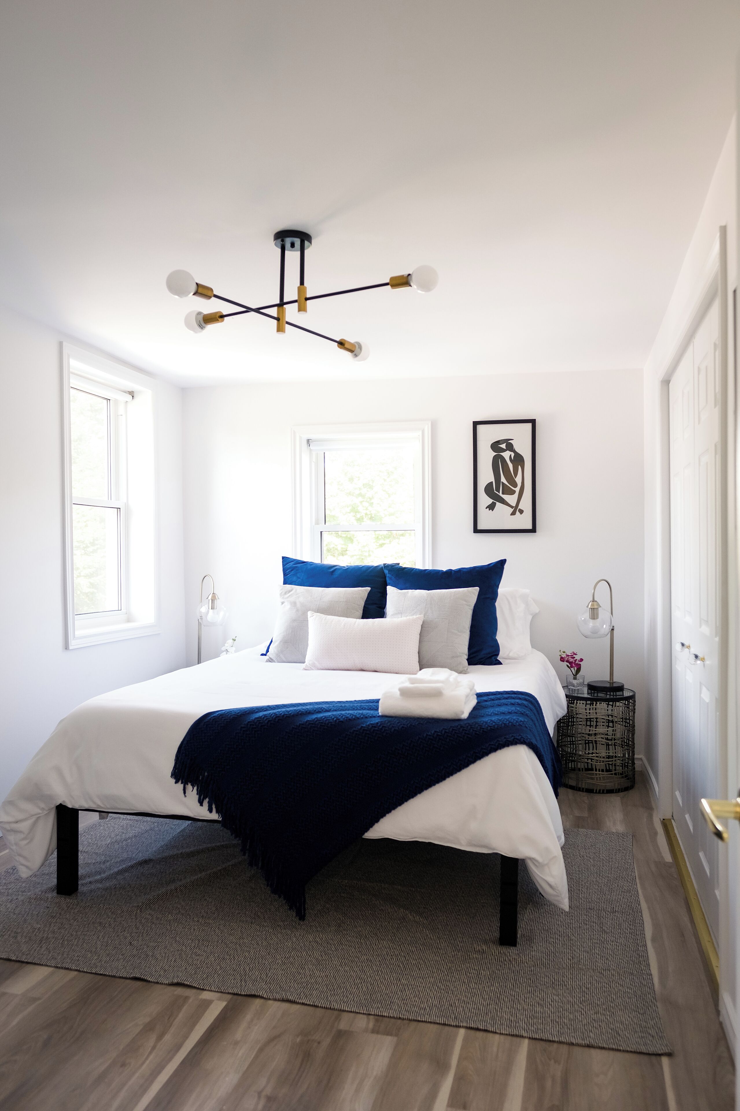 3 chambres, bureau, fer et planche à repasser, lit parapluie