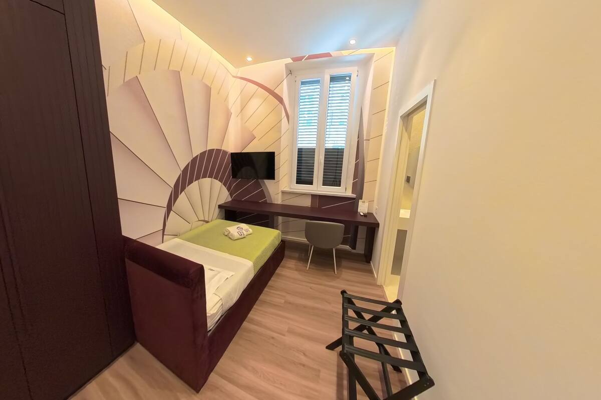 Standard Room, 1 Large Twin Bed | Minibar, desk, WiFi (free), bed sheets