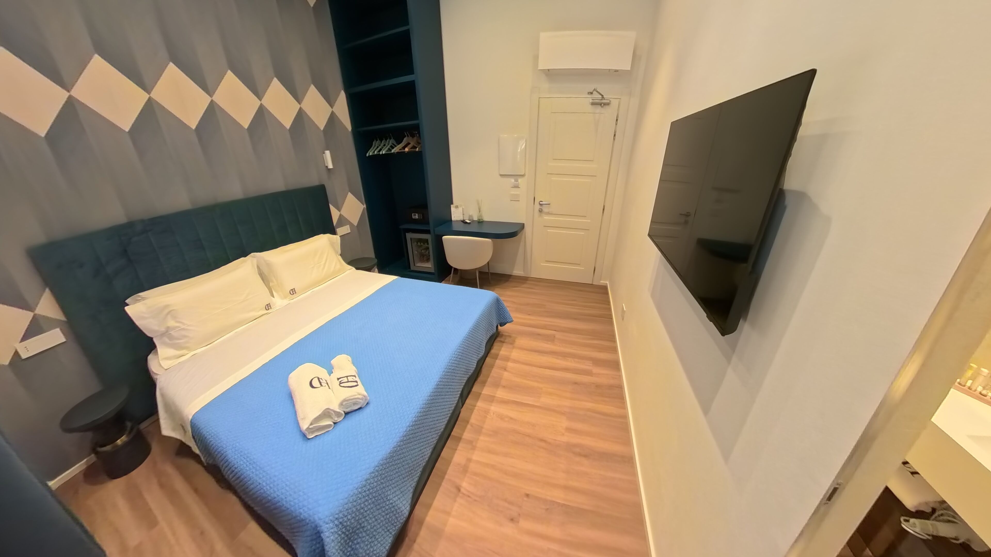 Standaard kamer | Een minibar, een bureau, gratis wifi, beddengoed