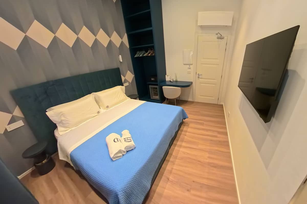 Chambre Standard | Minibar, bureau, accès au Wi-Fi (inclus), literie fournie