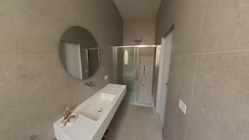 Comfort Double or Twin Room | Bathroom | Shower, rainfall showerhead, hair dryer, bidet