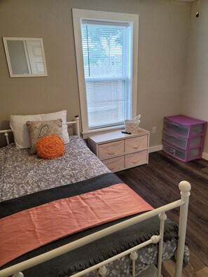 3 Schlafzimmer, Bügeleisen/Bügelbrett, WLAN, Bettwäsche