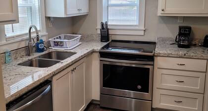 Adorable cottage in the heart of Lake Charles.