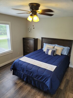 3 bedrooms, iron/ironing board, WiFi, bed sheets