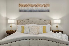3 bedrooms, travel crib, internet