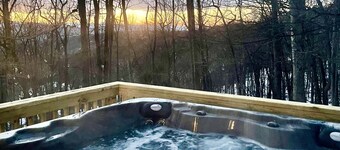 A-Frame near Shenandoah National Park - Pet friendly, EV Charger, Hot Tub