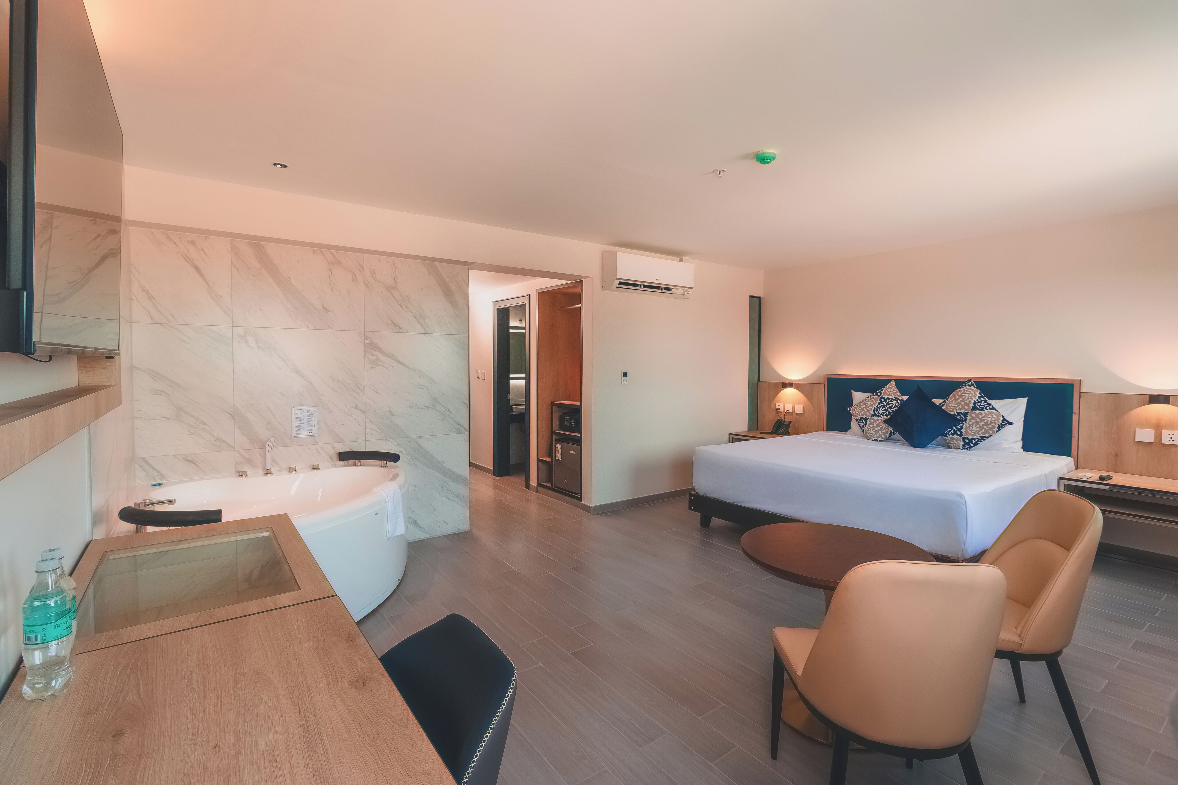 Superior Room, 1 King Bed | Blackout drapes, iron/ironing board, free WiFi