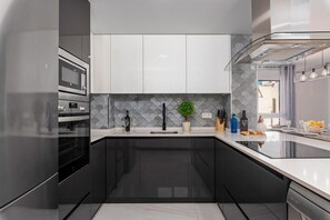 Fridge, microwave, oven, stovetop