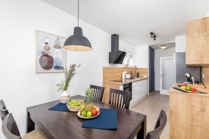 Frigorifero, forno, piano cottura, lavastoviglie